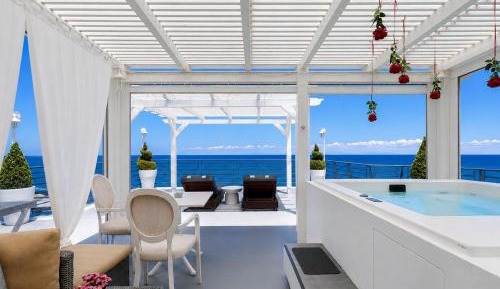 Master Sky Suite Sea View with Sauna, Table Fireplace & Outdoor Jetted Tub