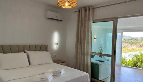 Suite with Lake View