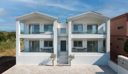 Two-Bedroom Deluxe Apartment with Balcony