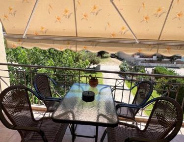 Apartment with Garden View