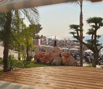 Excalibur Signature Swim Up Suite 