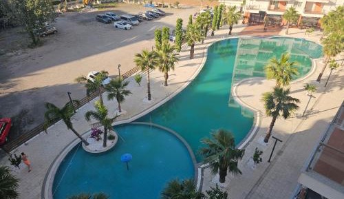 Apartment with Pool View 