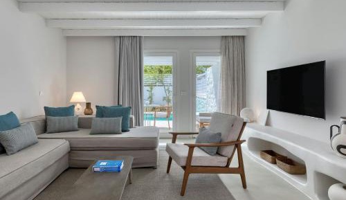 One-Bedroom King Maisonette with Sofa Bed and Private Pool