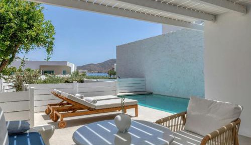One-Bedroom King Suite with Sofa Bed and Private Pool 