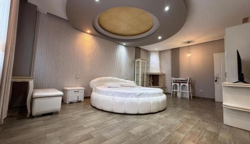 Suite with Hot Tub