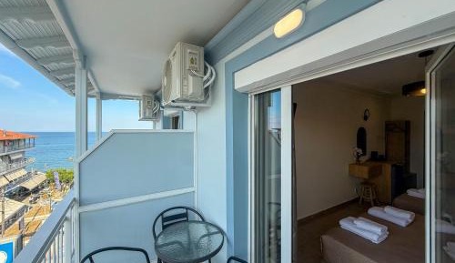Triple Room with Sea View