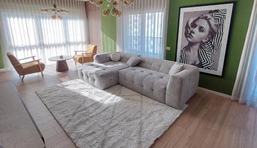 Classic One-Bedroom Apartment with King Bed