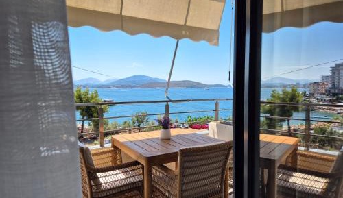 Deluxe One-Bedroom Apartment with Ocean View