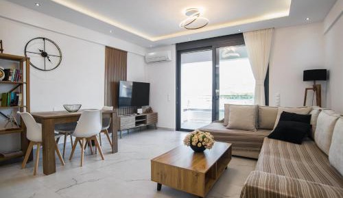 One-Bedroom Apartment with Sea View and Balcony