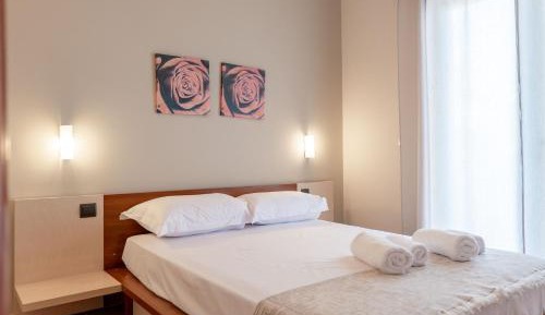 One-Bedroom Apartment with Balcony