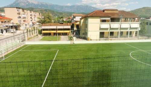 Apartment with Mountain View