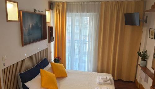 Studio Apartment with One Double Bed