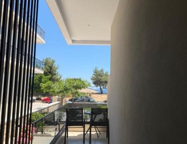 Deluxe Double Room with Side Sea View