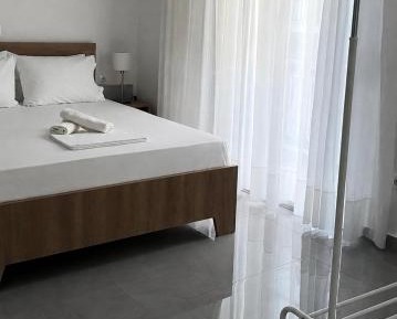 One-Bedroom Apartment with Sea View and Balcony
