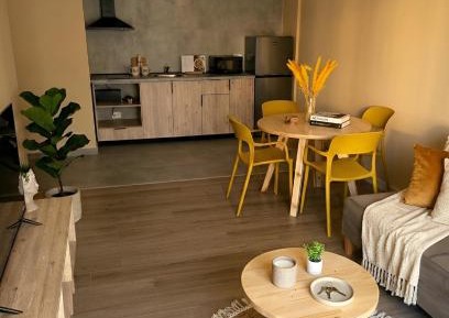 Deluxe One-Bedroom Apartment