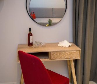 One-Bedroom Deluxe Apartment