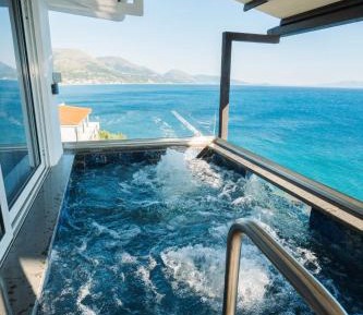 Deluxe Suite with Sea View