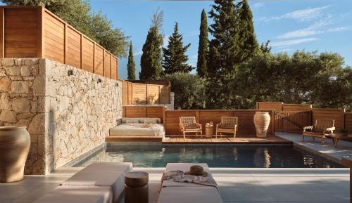 Suite with Pool View