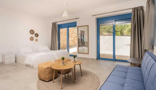  Studio Apartment with Pool View