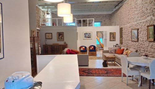 Studio - Split Level