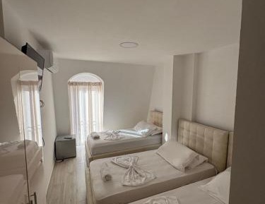 Economy Triple Room with Shared Bathroom