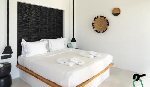 Deluxe Suite with Private Pool