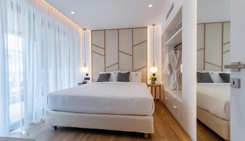 Two-Bedroom Deluxe Apartment with Balcony