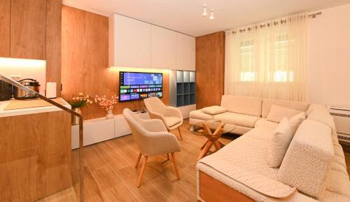 Two-Bedroom Deluxe Apartment with Balcony