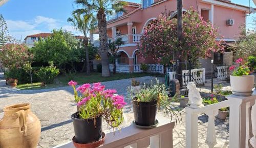Apartment with Garden View