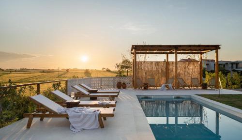 Suite with Shared Pool