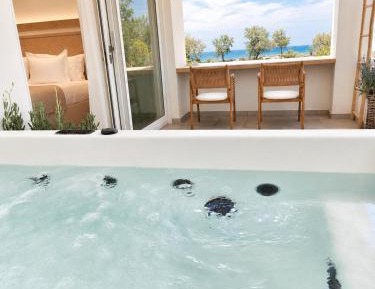 Deluxe Suite with Spa Bath