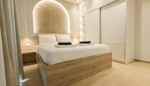 Deluxe One-Bedroom Apartment