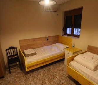 Single Bed in Mixed Dormitory Room
