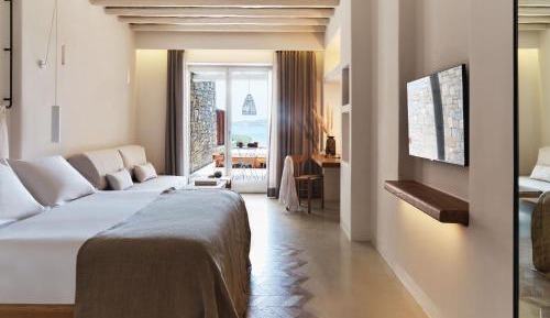 The Coast Beachfront Suite with Jetted Tub
