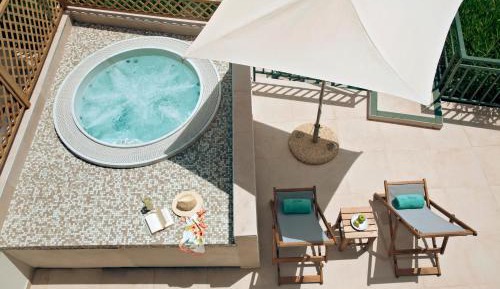 Executive Maisonette Sea View with Hot Tub