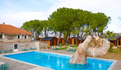 Apartment with Pool View 