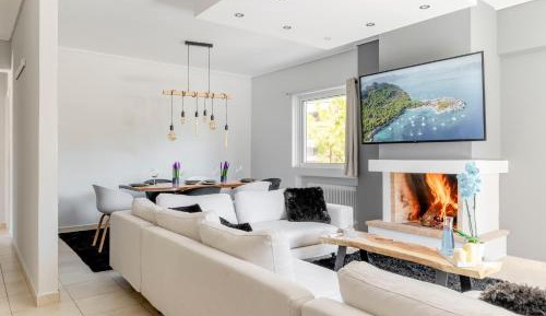 Deluxe Two-Bedroom Apartment with Garden View