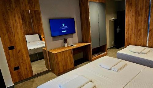 Deluxe Double Room (2 Adults + 1 Child)