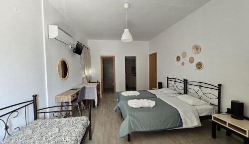 Studio (3 Adults)