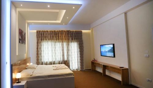 Deluxe Room (2 Adults + 1 Child)