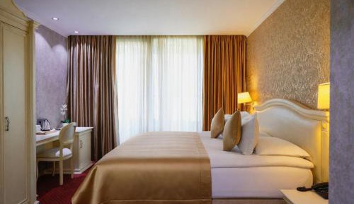 Superior Double Room with Balcony