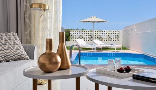 Villa Beach Front with Private Pool
