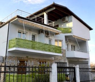 Apartment with Garden View