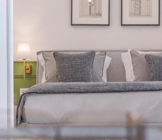 Room 5 - Promenade Suite with Panoramic Port view balcony
