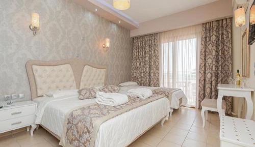 Superior Junior Suite with Side Sea View