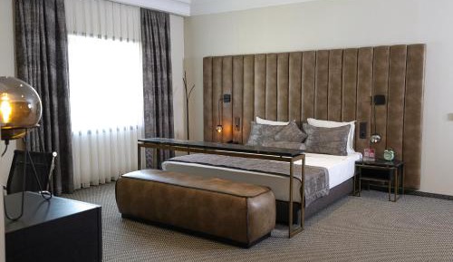 Deluxe Suite with Spa Bath