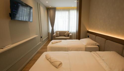 Double or Twin Room with Mountain View