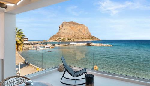 Deluxe Suite with Sea View
