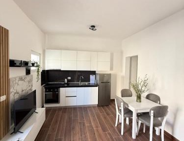 One-Bedroom Apartment with Balcony