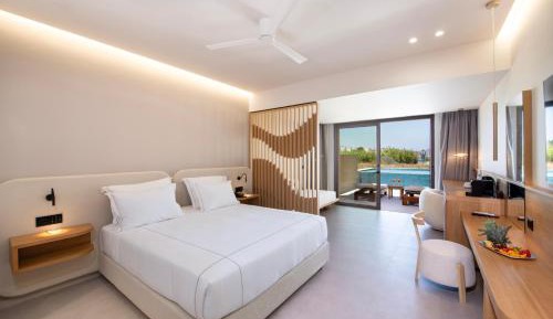 Prestige Junior Suite Swim Up Land View